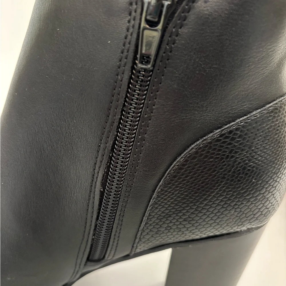 ME TOO Black Faux Leather Ankle Boots Size 7